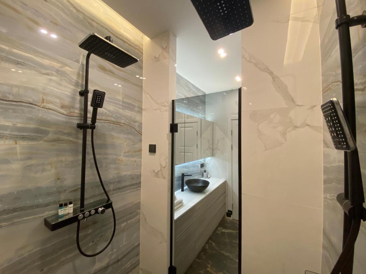 Modern Classic 2 Bedroom Apartment Near Most City Dnipro Exterior foto